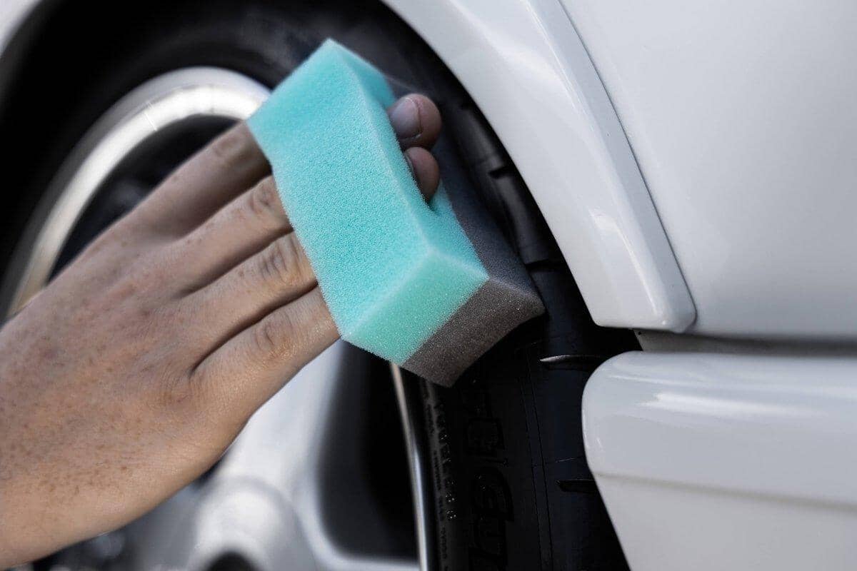 Tyre And Trim Applicator