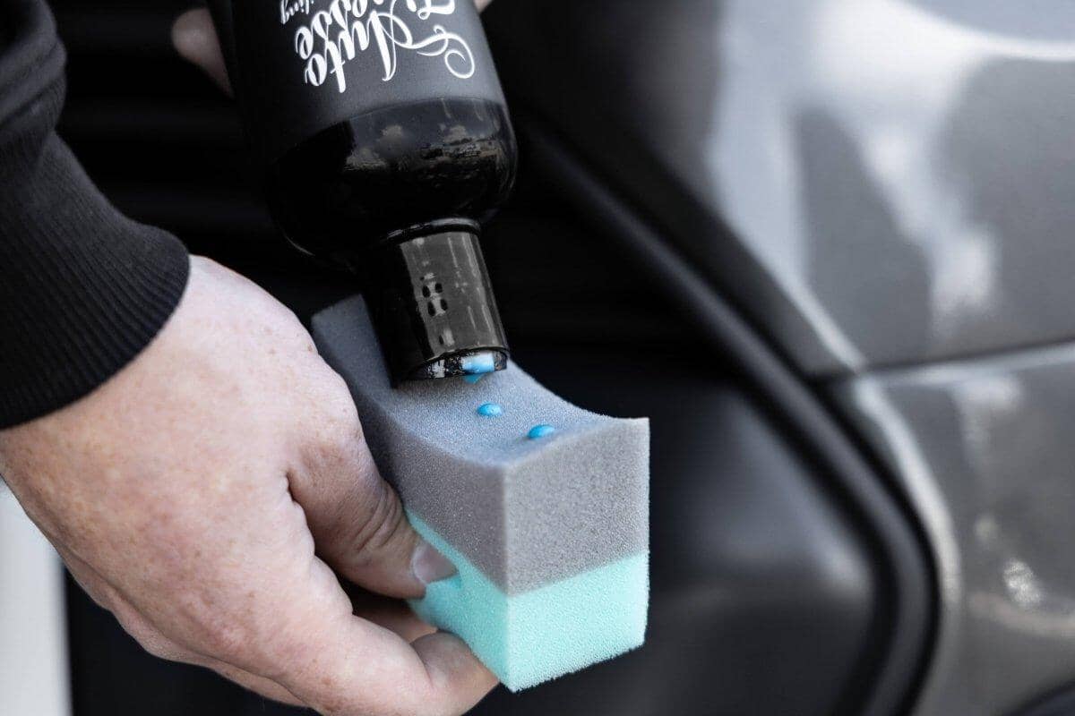 Tyre And Trim Applicator